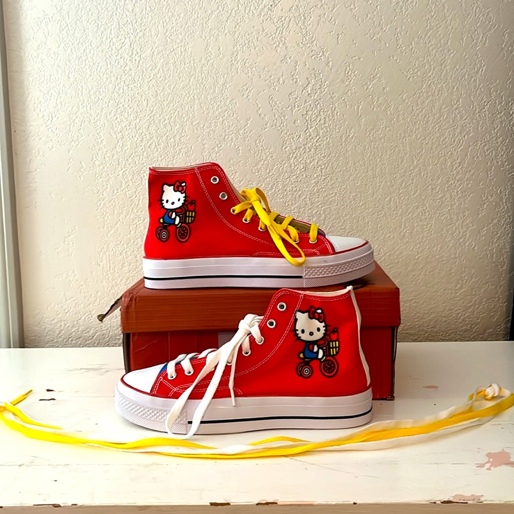 BRAND NEW NEVER WORN WOMEN’S CUSTOM MADE HELLO KITTY HIGH TOP SNEAKERS : SIZE 7